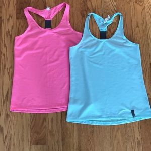 Lot of 2 under armour women’s tanks - xs